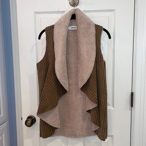 NWT MOD Boutique Furry Vest Size Small